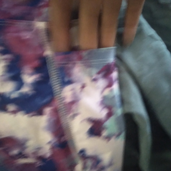 NWOT Bally Workout Capri - Picture 3 of 4